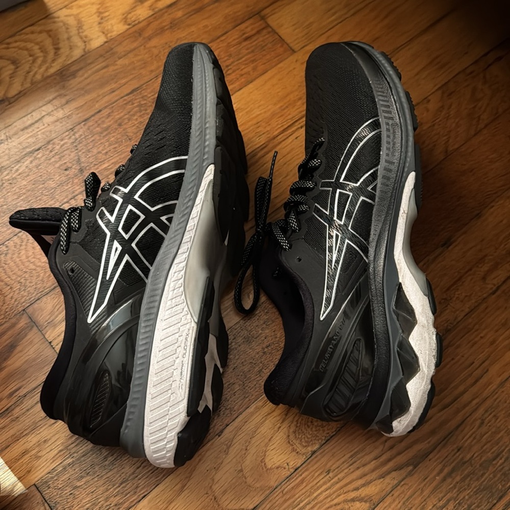 ASICS women’s  Black Running Shoes